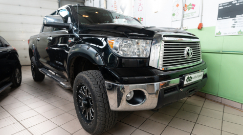 Toyota Tundra 5.7i 381 hp